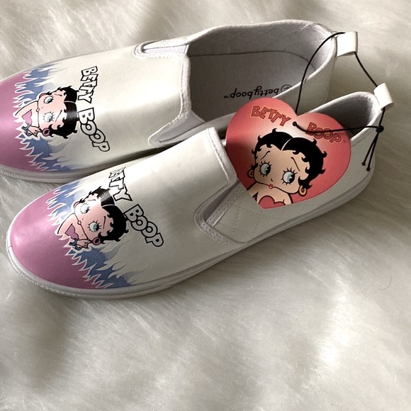Betty Boop Slide On Sneakers - Picture 9 of 9